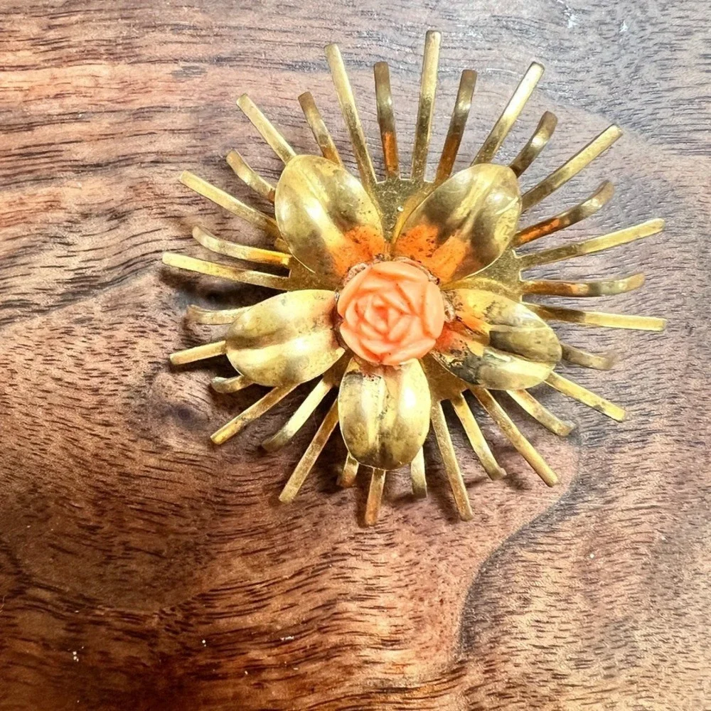 Atomic 1950s Sunburst Flower Brooch Gold Tone‎ Coral Rose